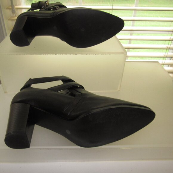 Liz Claiborne Camelia Black Leather Cut-Out Strap Booties — Pointed-Toe Size 10 - Picture 8 of 9